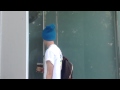 Luhan can't open the door