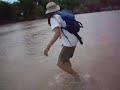 Moyano cruzando la frontera