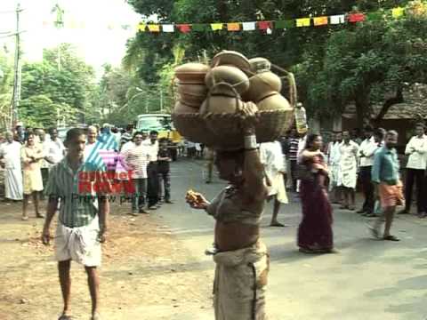 KANHANGAD - A Travelogue on Mavunkal,Kanhangad and Neeleswaram by Mangad Rathnakaran.