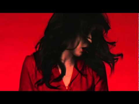 Daisy Lowe