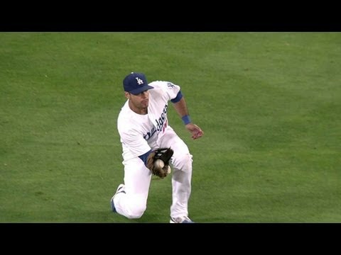Video: Ethier hangs with a tough liner for the out