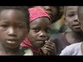 puisque peu de monde parle l'afwicain ;-), petite traduction des paroles de notre idriss : 
j'irais pas 
ton charter tu t'le carre o� j'pense 
mes anciens sont morts pour la france 
j'ai beau bosser au noir parfois 
m�m'sans-abri j'reste l� 

jvois pas pourquoi j'quittrai la france 
dati & yade sont immigr�es 

... 

paysssss de mewwwwwwdeeeeeeee !!! 

sp�ciale d�dicace pour notre brissou ^^