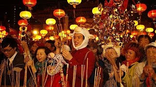 Çin Keçi Yılı'nı kutluyor