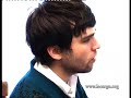 il est des sessions que l'on oublie, de celles que l'on visite de temps en temps, de celle que l'on �vite et il y a celles qui ne vous quittent pas. dans l'ordi, dans le mp3... de celles que l'on se repasse en boucle, l'�motion intacte comme un cadeau pr�cieux que l'on garde au fond de sa poche, toujours � port� de main... merz, the sleeping years ou encore aaron nous ont offert ces moments-l�.

aujourd'hui c'est chris garneau accompagn� de anna callner, enregistr� chez jean-charles versari (vous reconnaitrez le piano aux touches rouges). simplicit�, douceur et une �motion qui vous serre la gorge... depuis l'enregistrement de cette session il y a d�j� plusieurs semaines, les trois morceaux que nous a offerts chris garneau tournent en boucle, et son 