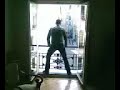i pod agli orecchi e sabrina salerno che canta all of me..... sono alla finestra del mio appartamento a parigi les marais rue st croix de la bretonnerie.....