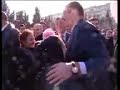 Ilham Aliyev ve xalqi temsil eden qadin.