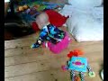 Meja s�tter sig sj�lv