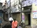 Reny in de winkelstraat in Delhi + bolle hapsnoet MOV042.MOD