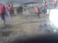 una cuatrimoto asiend0 pits a mitad de carrera