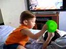 Leo dandole coquitos a Abraham