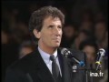 jack lang remet au cardinal lustiger les cles de l'orgue de notre dame de paris sous forme de carte � m�moire au cours d'une �mission c�l�brant la fin de la restauration du grand orgue. (1992) pr�sence de nombreux invit�s. jack lang accompagne son geste d'une petite allocution.