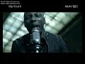 clip vid�o : http://www.youtube.com/watch?v=-ygccbwixsk

paroles / lyrics:
 
derri�re les portes du louvre se trouve le saint groove
a 40 pas de la joconde il y a une fl�che au stylo rouge.
il faut s'y faufiler de nuit si possible d'un pas smoove
ou que le gardien te couvre sinon c'est l'alerte rouge.
on nous cache des choses depuis adam et eve
le li�vre et la tortue, parie sur le li�vre.
le vrai, le faux, le vraiment faux
c'est vrai, c'est faux
c'est vraiment le pogo de la th�orie du complot.

certains avaient des allumettes pendant la guerre du feu.
le copain d'une copine a cotoy� sophie neveu.
y'a jamais eu personne qui a mis le pied sur la lune.
on dit que c'est edith piaf qui a �crit 