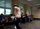 Vi var på vej hjem fra Milano da vi fik og vide, at vores fly til Danmark var forsinket med flere timer. Og her er noget af det der skete da vi begyndte og kede os lidt for meget;-)