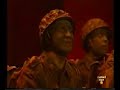 cuando arranc� el primer grito 
la comadrona le dijo  
