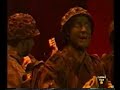 cuando arranc� el primer grito 
la comadrona le dijo  
