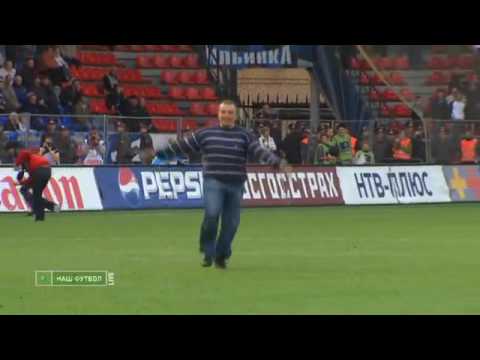 Fan makes epic GOOOOOOAL for his team