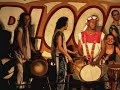 first part from the storic concert with famoudou konate, koungban� kond� and the italian friends...
here you can see famoudou and koungban� together on the stage!
incredible show!
see them during they play the rhythm soma sandyi.