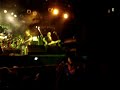 en mi opinion, el mejor tema del recital y uno de los, no se.. 3 mejores temas de skay. impresionante. encima no esta filmado tan en cualkiera como los otros se ve bastante bien y se escucha de primera obvio :Duna noche perfecta