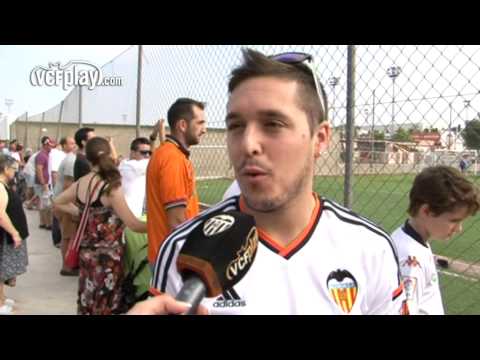 Valencia CF: La afición se vuelca con el equipo en la vuelta al trabajo en la Ciudad Deportiva Valencia CF: La afición se vuelca con el equipo en la vuelta al trabajo en la Ciudad Deportiva