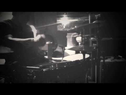 Vybin - Ok... So Y'all have been buggin me for a while to post something of me actually playing... Special thanks to Paul Nanuwa, Oli Beaudoin, Nigel Maynard, Tim Gi...