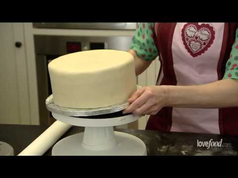 how to attach icing to a sponge cake