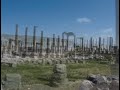 Απόσπασμα απο τα Ματωμενα Χώματα:Τόσα φαρμάκια, τόση συφορά κι εμένα ο νους να γυρίσει θέλει πίσω στα παλιά! Να ταν, λέει, ψέμα όλα όσα περάσαμε και να γυρίζαμε τώρα δα στη γη μας, στους μπαξέδες μας, στα δάση μας με τις καρδερίνες, τις κάργες και τα πετροκοτσύφια, στα περιβολάκια μας με τις μαντζουράνες και τις ανθισμένες κερασιές, στα πανηγύρια μας με τις όμορφες...Αντάρτη του Κιορ Μεμέτ, χαιρέτα μου τη γη όπου μας γέννησε, Σελάμ σοϊλέ. Ας μη μας κρατάει κάκια που την ποτίσαμε μ αίμα. Καχρ ολσούν σεμπέπ ολανλάρ! Ανάθεμα στους αίτιους!