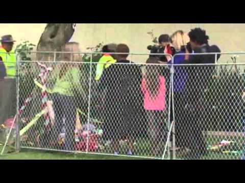 Raw: South Africans Mourn Nelson Mandela