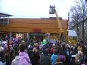 Haags�h Pieten Bluf met Sint kom van het dak af, Winkelcentrum Leyweg 2008