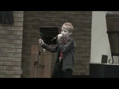 9 year old Jean sing Baby Tjoklits.mp4