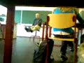 Dupré vindt uit dat de stoel draaien kan. Dupré vindt uit dat de stoel draaien kan.