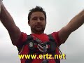 G�ming Gundi�n. Jonael se cae de un puente y se moja
