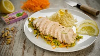 Rale a curgete no crivo mais largo do ralador;