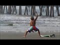 Alongando antes do surf