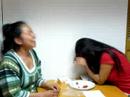 Real Mexicans try the Bhut Jolokia 2
