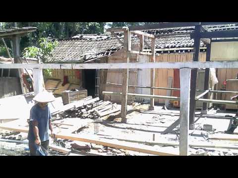 Hasil gambar untuk bedah rumah bondowoso