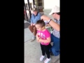 Click to View : أب يصفف شعر ابنته بطريقة غريبة