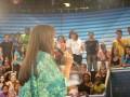videos de Ivete olhando pra todas as cameras...