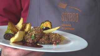 Rosa Rücken vom Feldhasen Kräuter-Crunch | Wirsing-Kartoffel-Roulade | geflämmte Pastinake