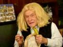 abuelo travesti en navidad