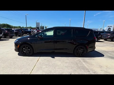 New 2027 Diamond Black Crystal Pearl-Coat Exterior Paint Chrysler LIMITED FWD image 1