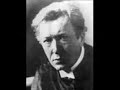 alexander bildau 
live
1912 - a year of eccentric sonata-conceptions! ives composes his concord-sonata, a musical portrait of transcendental philosophers; the muscovite scriabin claims to have expressed non-human feelings in his seventh sonata op.64 - a true paradox (at least for mortal commoners); busoni finally, looking for the essential subject of occidental culture (in the spenglerian sense), inevitably decides for a faustian topic. in the course of this process originates a composition for piano, which conceals its intents and purpose under the inconspicuous title sonatina seconda.
as a common criterion of those three works one remarks very high philosophical pretensions, which certainly and endlessly may be disputed by the real experts in philosophy. indisputable is, that such a high flight of fancy functioned as a trigger to create extraordinary and uncompromising music. highly complex and not easily accesible compositions, which after almost one hundred years are still unspoiled and keep their newness.
sonatina seconda is a stroke of genius, a sketch, bundling in compressed form relevant musical materials of the opera doktor faust. the character of this sound-world is hardly to be described with words. busoni's most revolutionary work still remains unpopular. well, doesn't popularity not destroy even the best work of music anyway? (comment by a. bildau, added by kcb)

1912. ein jahr exzentrischer sonatenkonzeptionen! ives entwirft in der concord-sonate einen musikalisches portrait transzendentalistischer philosophen. der moskauer skryabin behauptet in seiner siebten sonate op.64 aussermenschliche emotionen dargestellt zu haben - ein logisches paradoxon, zumindest fuer normalsterbliche; busoni schliesslich, fuer ein geeignetes opernsujet auf der suche nach der essentiellen thematik des abendlaendischen kulturkreises (durchaus im sinne spenglers), entscheidet sich zwangslaeufig fuer eine faustische thematik. im zuge dieser arbeit entsteht eine komposition fuer klavier, die ihren eigentlichen gehalt und zweck hinter dem unverfaenglichen namen sonatina seconda verbirgt.
gemeinsam ist den genannten werken ein hoher, von fachleuten oft belaechelter, philosophischer anspruch, ueber dessen wert man nach belieben und endlos streiten kann. unbestreitbar ist, dass durch derartige schoengeistige hoehenfluege ganz aussergewoehnliche und kompromisslose musik entstand. hochkomplex und nicht leicht zugaenglich, sind die kompositionen auch nach fast 100 jahren noch unverbraucht.
die sonatina seconda ist eine geniale skizze, ein konzeptuelles werk, das in komprimierter form die wesentlichen musikalischen materialien der oper doktor faust buendelt. diese klangwelt laesst sich in worten nur schwer umschreiben. busonis radikalstes werk ist unpopulaer geblieben. nun, richtet popularitaet nicht sowieso auch das beste werk zugrunde? (comment by a. bildau, added by kcb)