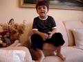Caio cantando cores em inglês