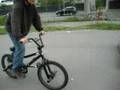 videos de Elio mit BMX auf der Halfpipe