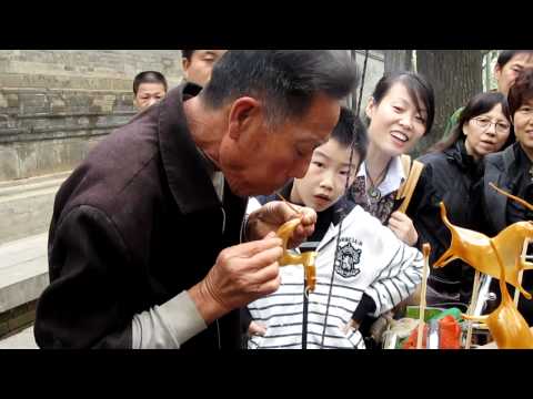 0 photo 0 Chinese Street Artists Amazes with Blown Caramel Sculptures picture