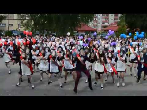 Веселый танец от выпускников