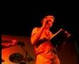 guarrillas se suben al escenario con rafael vazque arrasando