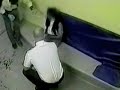 Absurdo: V�deo mostra agress�o de policial contra mulher
