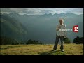 nourrir 6 milliards d'hommes est l'enjeu quotidien des agriculteurs de la plan�te.

pour y arriver, l'�levage et l'agriculture intensive sont apparus il y a cinquante ans. mais aujourd'hui, ce syst�me productiviste est d�pass�. trop de pesticides polluent nos sols et nous avons besoin de temps et de la nature pour �lever correctement les animaux.

dans cette �mission, yann arthus-bertrand nous invite � un voyage en france et dans le monde pour rencontrer des agriculteurs qui se battent contre ces d�rives. nous verrons aussi que nous, consommateurs, pouvons changer les choses en modifiant nos comportements alimentaires. car notre sant� et le d�veloppement durable de nos ressources en d�pendent.

du survol de paris aux plaines cultiv�es de la beauce, des rizi�res en camargue aux bananeraies des antilles, en passant par le mont-blanc et l'alsace, yann arthus-bertrand poursuit un tour du monde du d�veloppement durable et de la protection de l'environnement. il nous montre les incroyables richesses de notre plan�te et va � la rencontre de ceux qui proposent des solutions pour retrouver des mod�les d'�levage et de culture �quilibr�s.