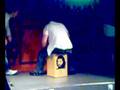 Cristian de Filiu tocando la de Samb Adagio con su cajón