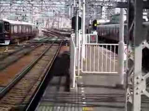 何かたちがやってくる